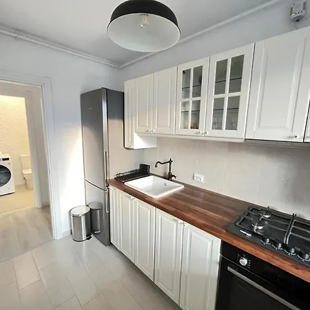 Hils Pallady - Amy Apartment *